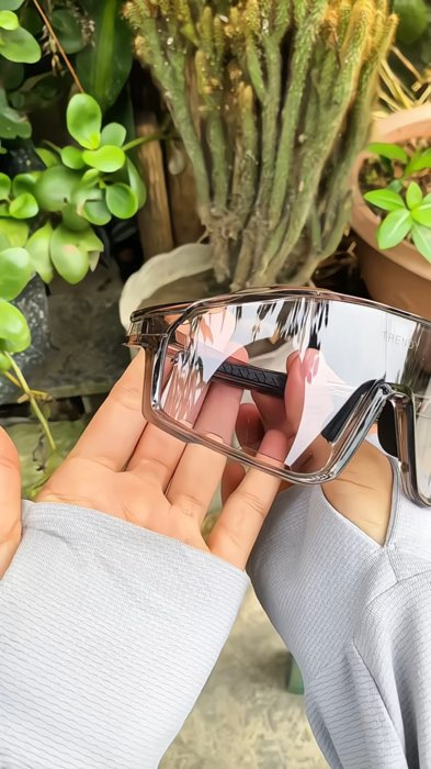 Kính đổi màu đi đường #kinhdoimau #kinhdiduong #KOLUyTin #ShopeeVideo #VideohangDoiSong #LuotVuiMuaLien #VideohangThoiTrang