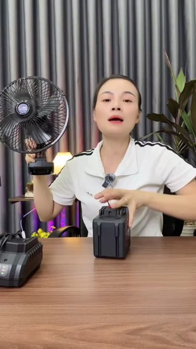 Quạt tích điện #quattichdien #quattichdienchaypin #ShopeeVideo #KOLUyTin #HangMoiVe #LuotVuiMuaLien