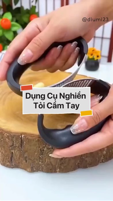 ￼Dụng Cụ Nghiền Tỏi Cầm Tay #VideoHangGiaDung#shopeestyle#ShopeeVideo#ShopeeCreator #LuotVuiMuaLien #diumi128