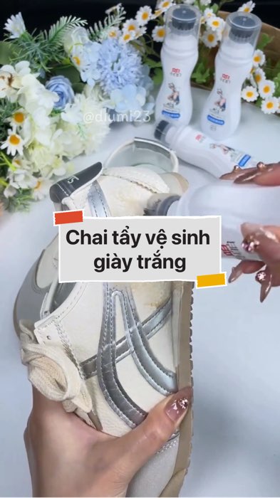 Chai tẩy vệ sinh giày trắng #VideohangTieuDung #shopeestyle#ShopeeVideo#ShopeeCreator #LuotVuiMuaLien#KOLUyTin#Videomuasam #SandealcungKOL #diumi157