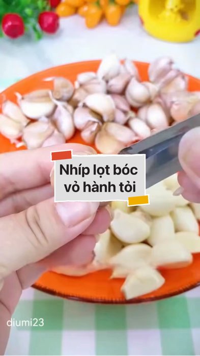 Nhíp lọt bóc vỏ hành tỏi #VideoHangGiaDung#shopeestyle#ShopeeVideo#ShopeeCreator #LuotVuiMuaLien #diumi216