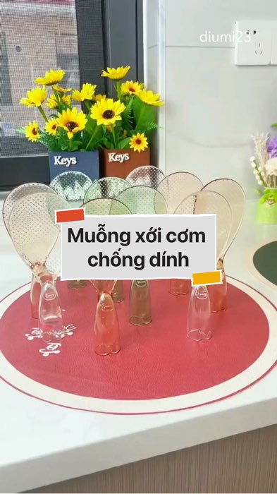 ￼Muỗng xới cơm chống dính #VideoHangGiaDung#shopeestyle#ShopeeVideo#ShopeeCreator #LuotVuiMuaLien #diumi35