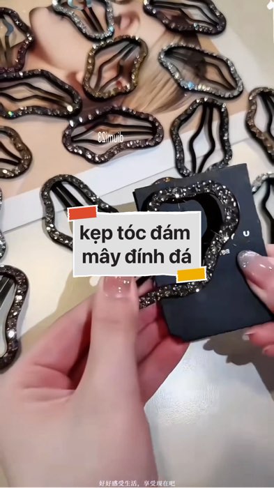 ￼kẹp tóc mái hình đám mây đính đá #VideohangThoiTrang#shopeestyle#ShopeeVideo#ShopeeCreator#LuotVuiMuaLien#KOLUyTin #diumi268