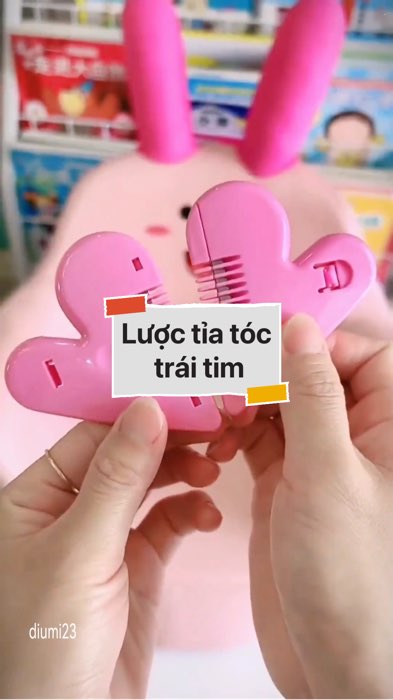 ￼Lược tỉa tóc trái tim an toàn cho bé #VideoHangMevaBe#shopeestyle#ShopeeVideo#ShopeeCreator#LuotVuiMuaLien #diumi275