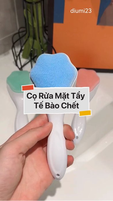 Cọ Rửa Mặt Tẩy Tế Bào Chết #VideohangLamDep#shopeestyle#ShopeeVideo#ShopeeCreator #LuotVuiMuaLien#KOLUyTin#Videomuasam #SandealcungKOL #diumi280