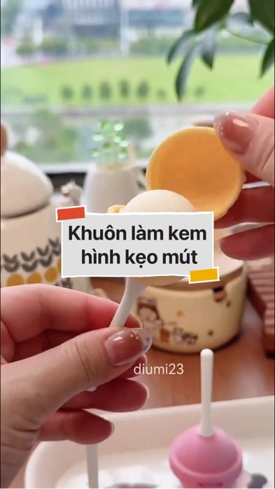Khuôn làm kem que hình kẹo mút #VideohangTieuDung #shopeestyle#ShopeeVideo#ShopeeCreator#LuotVuiMuaLien#KOLUyTin#Videomuasam #SandealcungKOL #diumi657