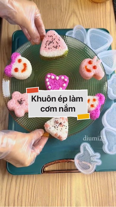Khuôn ép làm cơm nắm #VideoHangMevaBe#shopeestyle#ShopeeVideo#ShopeeCreator#LuotVuiMuaLien #diumi844
