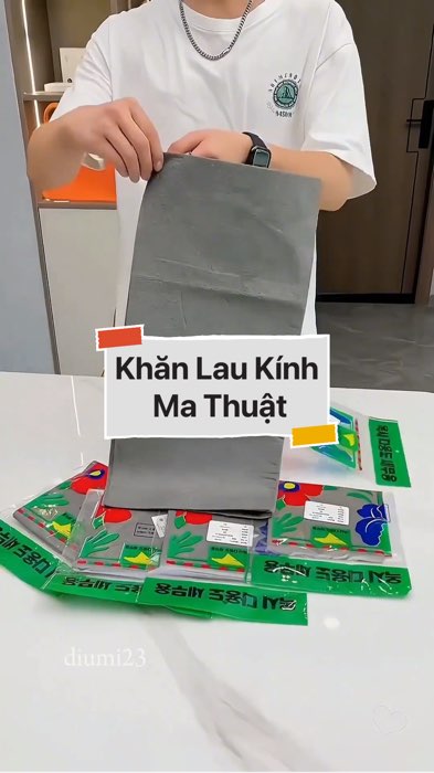 ￼Khăn Lau Kính Ma Thuật #VideohangTieuDung #shopeestyle#ShopeeVideo#ShopeeCreator #LuotVuiMuaLien#KOLUyTin#Videomuasam #SandealcungKOL #diumi952
