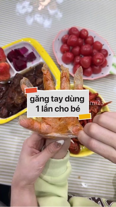 găng tay dùng 1 lần cho bé #VideoHangMevaBe#shopeestyle#ShopeeVideo#ShopeeCreator#LuotVuiMuaLien #diumi964