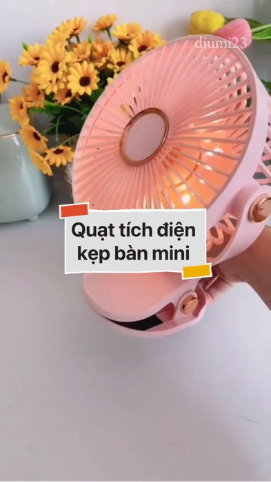 Quạt tích điện kẹp bàn mini #VideohangDienTu#shopeestyle#ShopeeVideo#ShopeeCreator #LuotVuiMuaLien#KOLUyTin#Videomuasam #SandealcungKOL #diumi33