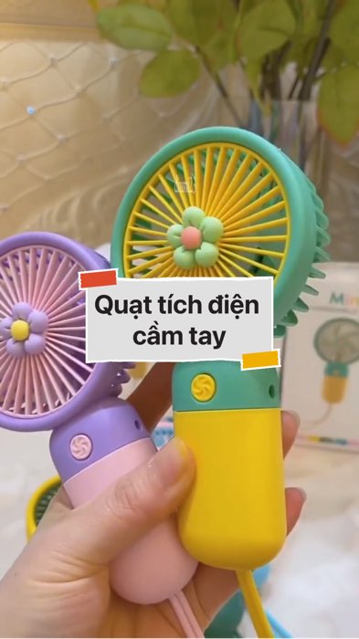 ￼Quạt tích điện cầm tay #VideohangDienTu#shopeestyle#ShopeeVideo#ShopeeCreator #LuotVuiMuaLien#KOLUyTin#Videomuasam #SandealcungKOL #diumi95