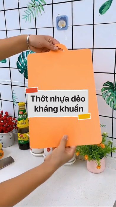 ￼Thớt nhựa dẻo kháng khuẩn #VideoHangGiaDung#shopeestyle#ShopeeVideo#ShopeeCreator #LuotVuiMuaLien #diumi109