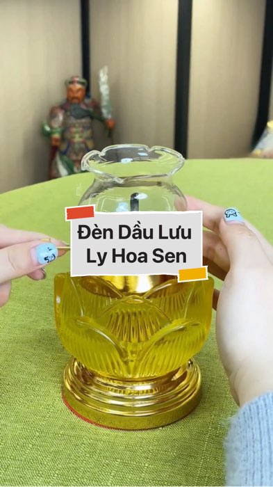 ￼Đèn Dầu Lưu Ly Hoa Sen #VideohangDoiSong#ShopeeVideo#ShopeeCreator #LuotVuiMuaLien#KOLUyTin#Videomuasam #SandealcungKOL #diumi166