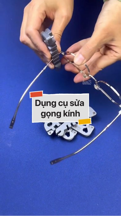 Dụng cụ chỉnh gọng kính #VideohangDoiSong#ShopeeVideo#ShopeeCreator #LuotVuiMuaLien#KOLUyTin#Videomuasam #SandealcungKOL #diumi183
