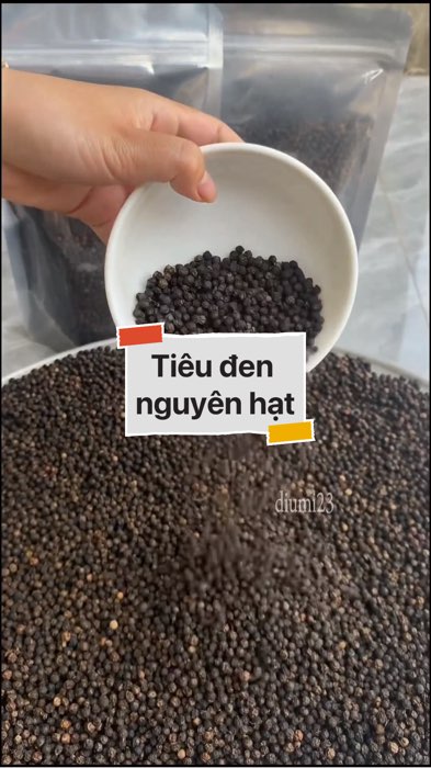 Tiêu đen nguyên hạt #VideohangTieuDung #shopeestyle#ShopeeVideo#ShopeeCreator #LuotVuiMuaLien#KOLUyTin#Videomuasam #SandealcungKOL #diumi730