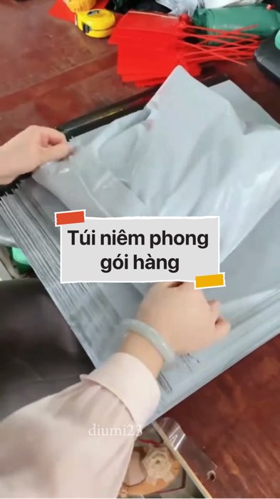 Túi niêm phong gói hàng #VideohangDoiSong#ShopeeVideo#ShopeeCreator #LuotVuiMuaLien#KOLUyTin#Videomuasam #SandealcungKOL #diumi214