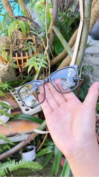 Kính cận đổi màu đẹp xịn thời trang #kinhcan #kinhthoitrang #kinhram #kinhmat #kinhchongtiauv #kinhdiduong #ShopeeCreator #kinhdiduong #LuotVuiMuaLien