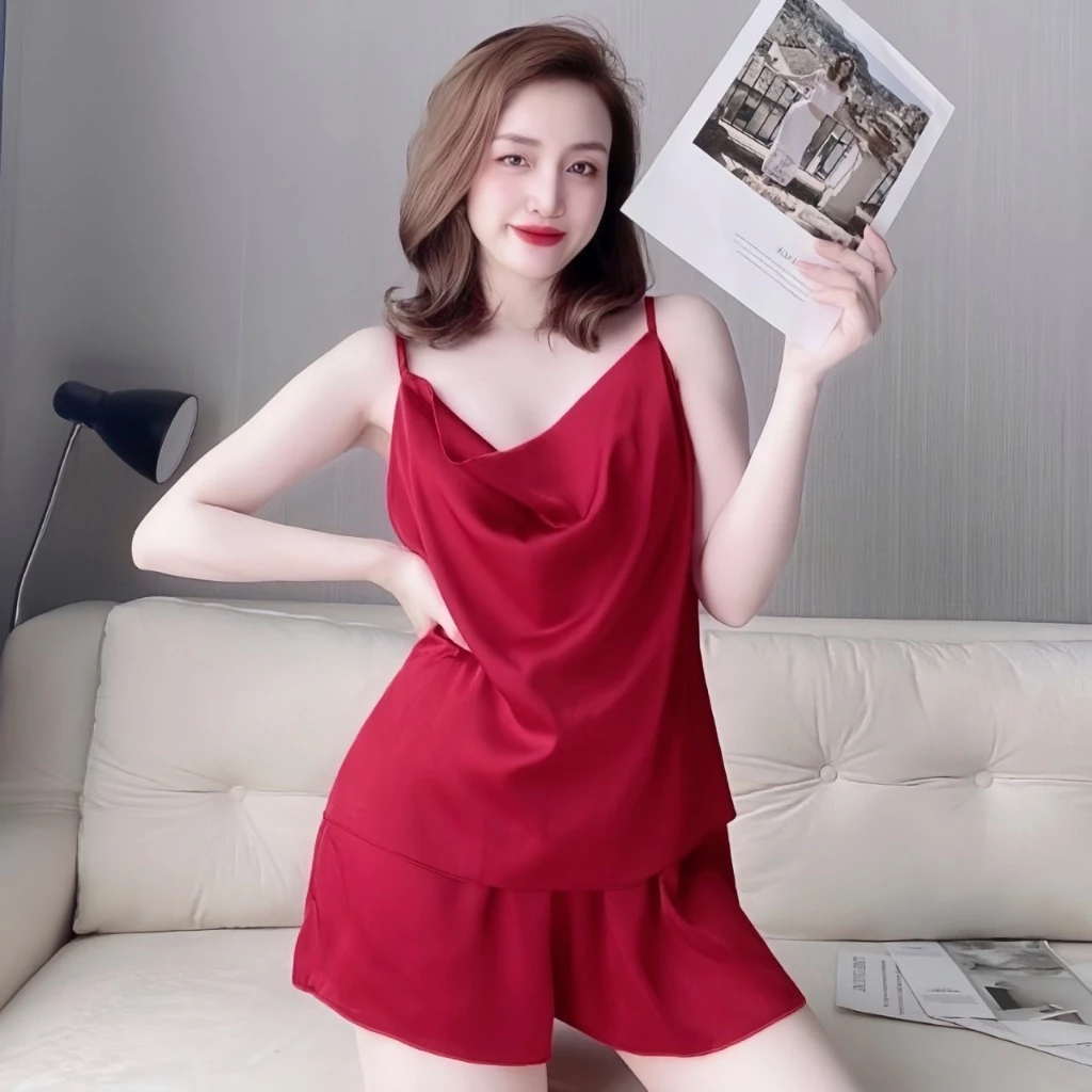 Đồ Bộ Mặc Nhà Hai Dây Quần Đùi Lụa Satin Hisexy MS13 đang được đối chiếu cho người mua tại Việt Nam