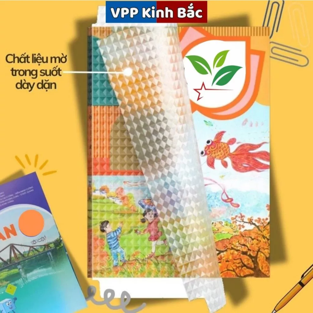 50 bọc sách Decal cao cấp đầy đủ 3 kích thước dùng cho học sinh từ lớp 1-12 đang được đối chiếu cho người mua tại Việt Nam